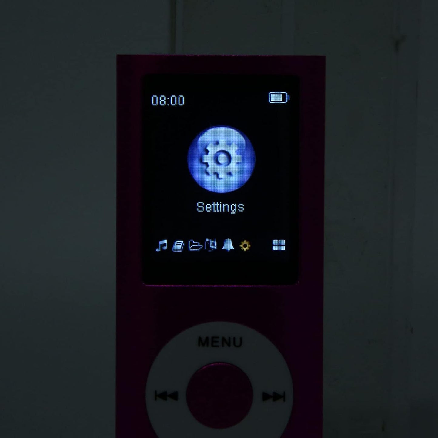 Luqeeg MP3 1.8 Player, Digital Music Player, Lossless Music Player with Slim Classic Digital LCD Screen, Mini USB Port