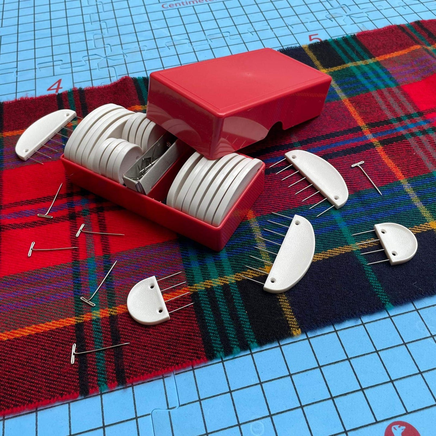 Red Suricata Curved Knit Blocking Combs Set of 25 Curved Edge Blockers for Knitting & Crochet Projects Extra 100 T pins Use with Blocking Mats - Patent Pending (25 Blockers - 2 Sizes)