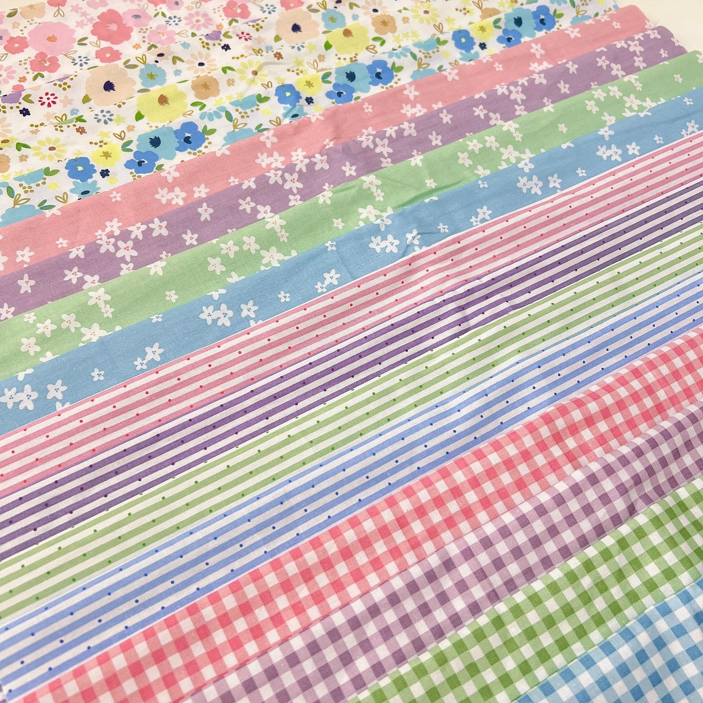 7Pcs 20" x 20" Cotton Fabric DIY Making Supplies Quilting Patchwork Fabric Fat Quarter Bundles DIY for Quilting Cotton Patchwork Cushions (16pcs Mix Flowers, 20 x 20 inches)